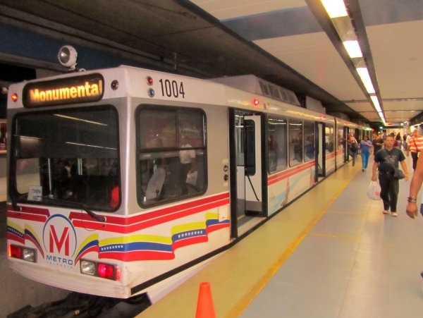 Бумажный кризис в Венесуэле сделал метро бесплатным