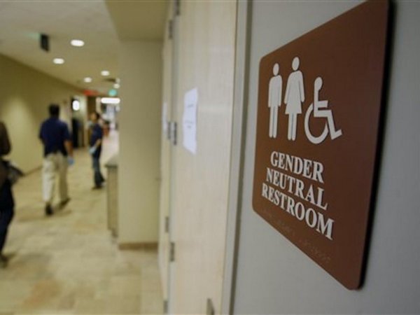 Компания ВВС обеспечит туалетами сотни сотрудников-трансгендеров