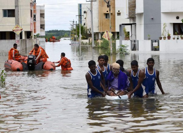 В Индии во время наводнения скончалось 17 человек