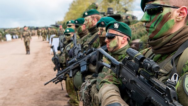 ДТП и пьяные драки: Солдаты НАТО опозорились на учениях в Прибалтике