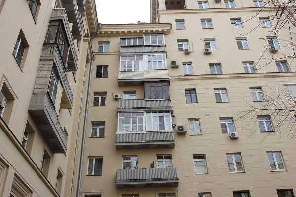 В Москве со «сталинки» спилили балкон из-за ЧМ-2018