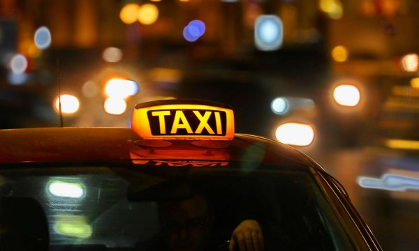 Московский таксист прокатил исландца за 50 тыс рублей