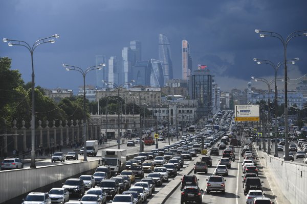 Московских водителей предупредили о «дачных» пробках