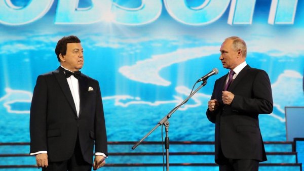 Получивший награду Кобзон поблагодарил Путина «за благие дела»