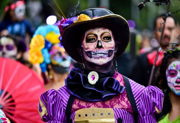 В Гостином дворе стартовал мексиканский карнавал «День мертвых»