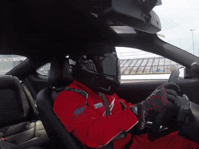 Видео: Kia Stinger в битве против Mustang GT не сплоховал