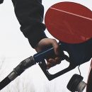 Росстат заявил о падении цен на бензин