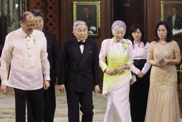 Императору Японии прописали постельный режим из-за плохого самочувствия
