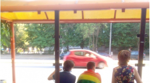Ростовчане осудили нетрадиционную пару за радужный флаг в городе