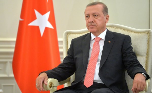 Репрессии от Эрдогана: В Турции массово увольняют чиновников и силовиков