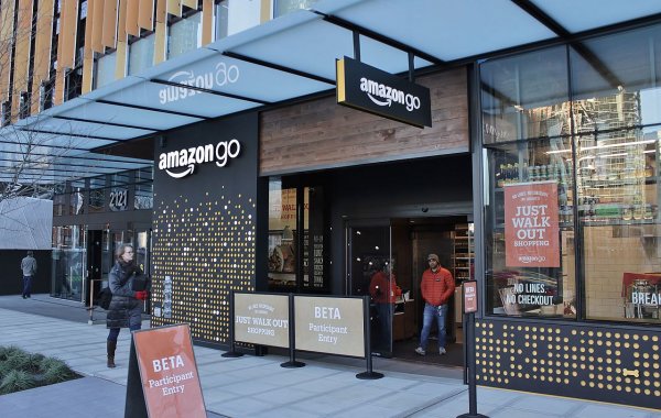 Более 100 млн единиц товара сумела продать Amazon за 36 часов