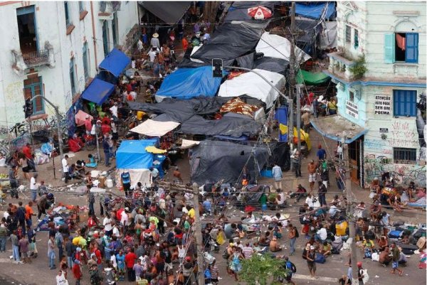 Зомби наступают: В Бразилии появился настоящий город наркоманов