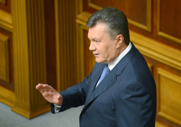 Пилот Януковича сообщил о приказе Турчинова сбить вертолет экс-президента Украины
