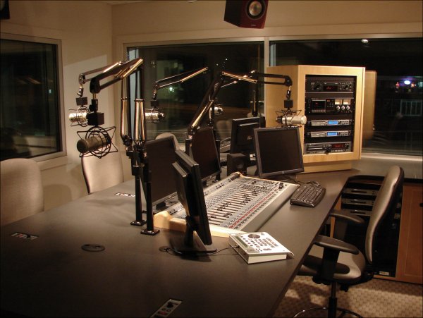 Радио «Спорт-FM» изменит формат и разбавит эфир музыкой