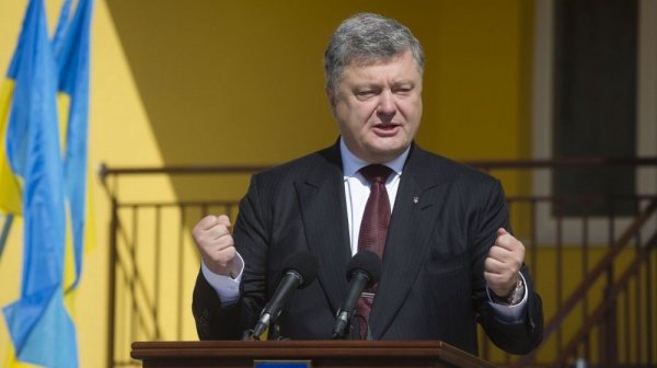 Исчезновение Порошенко на Украине объяснили частной поездкой в ЕС