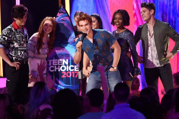 Teen Choice Awards в 2018: Сериал «Ривердэйл» победил в 12 номинациях