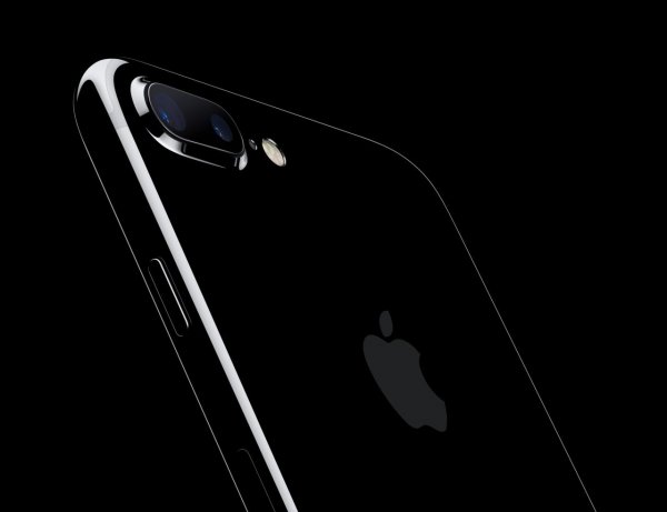 Apple неожиданно выпустила в продажу замену iPhone SE
