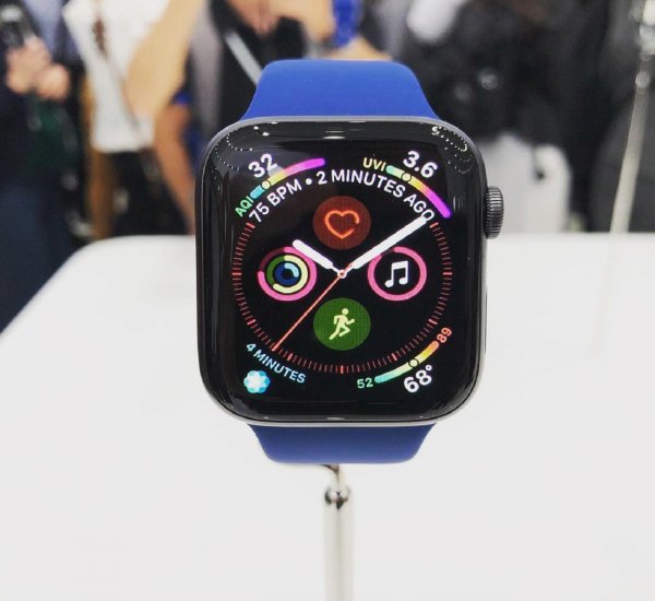 В смарт-часах Apple Watch Series 4 уменьшили емкость аккумулятора почти на 20%