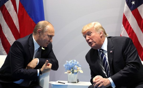 СМИ: Макрон помешал полноценной встрече Трампа и Путина