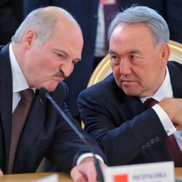 «Батька и хан зарвались»: Назарбаеву и Лукашенко пророчат судьбу Януковича