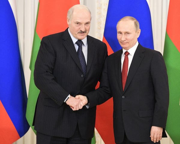 Лукашенко извинился перед Путиным за публичный спор о цене газа