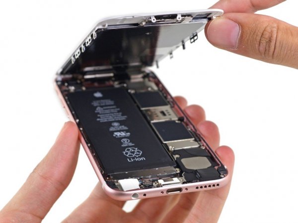 Apple признала, что проблемы компании связаны с заменой батарей