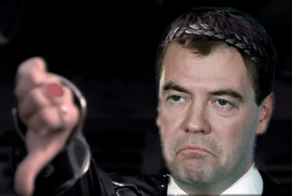 «Останутся лишь угодные царю»: Двуличность Дмитрия Медведева начинает надоедать россиянам