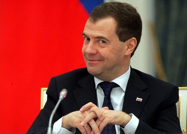 «Зачистка под Медведева»: Хищения в «Роскосмосе» позволят провалившемуся премьеру сменить Рогозина