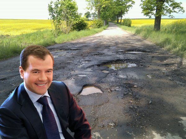 «Анатольевич, не гони»: Медведева «попустили» за слова о современном ремонте дорог