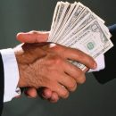 Половина жителей России заявили о прогрессе в борьбе с коррупцией