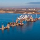 Князья Романовы испытали на прочность Крымский мост автомобилем LADA