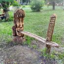 Пугающую скамейку из огромного языка обнаружили в Воронеже