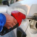 Россияне скупают дешевый бензин в интернете