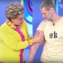 Кирилл Терёшин показал Малышевой, на что способны «руки-базуки», подняв автомобиль Кирилл Терёшин показал Малышевой, на что способны «руки-базуки», подняв автомобиль