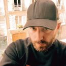 Грузинский дизайнер обует модников в «российские паспорта»