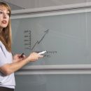 В поддержку уволенной коллеги российские учителя разделись