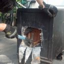 Британец достал из озера сейф с сокровищами при помощи магнита