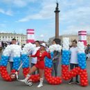 В Петербурге пронесли воздушные шары в форме слова «Россия»