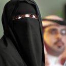 В Саудовской Аравии журналистку затравили за развевающееся на ветру платье В Саудовской Аравии журналистку затравили за развевающееся на ветру платье