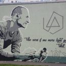 Граффити с изображением покойного лидера Linkin Park появилось в Петербурге Граффити с изображением покойного лидера Linkin Park появилось в Петербурге