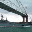 Корабли ВМС Украины впервые проплыли под Крымским мостом