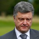 В Сеть попало видео сбегающего от журналистов Порошенко В Сеть попало видео сбегающего от журналистов Порошенко