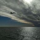 В Сети появилось видео полета российского истребителя Су-27 рядом с украинскими кораблями