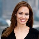 Красавица Анджелина Джоли завершила съемки в картине Come Away Красавица Анджелина Джоли завершила съемки в картине Come Away