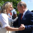 В Сети опубликована видеозапись тоста и танца Путина на свадьбе главы МИД Австрии