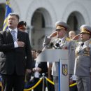 Порошенко перепутал слова гимна на военном параде
