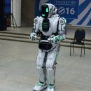 Канал «Россиия24» выдал человека в костюме за настоящего робота Канал «Россиия24» выдал человека в костюме за настоящего робота