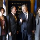 Заправивший пиджак в трусы Порошенко рассмешил пользователей Сети