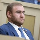 Окружение Арашукова открещивается от дружбы с ним Окружение Арашукова открещивается от дружбы с ним