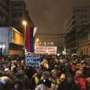 Толпа демонстрантов захватила здание гостелевидения в Сербии